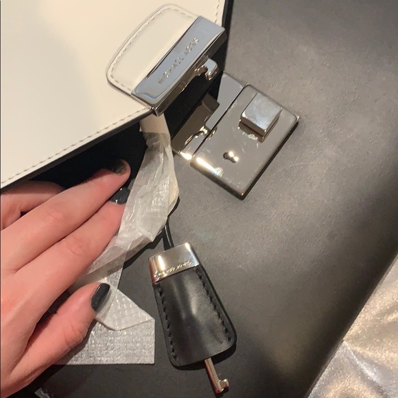 Authentic brand new with tags mk collection clutch - Picture 5 of 8